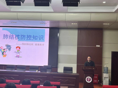 郑州艺术幼儿师范学校学生处主任郑丹作总结发言