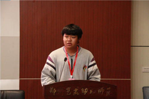 校学生会主席团成员代表贾培发言