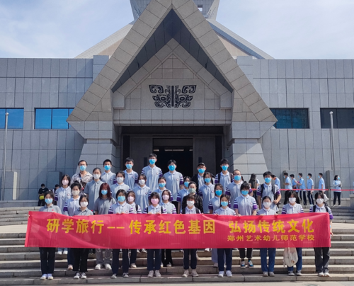 学校组织团员参观河南博物院