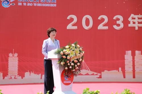 1.郑州市教育局党组书记、局长王丽娟宣布2023年郑州市职业教育活动周正式启动