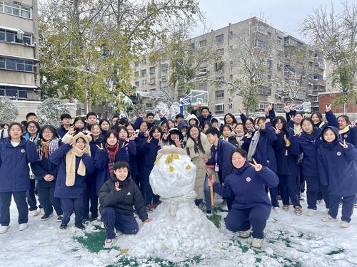 7“用扫后的积雪堆个雪人吧~”