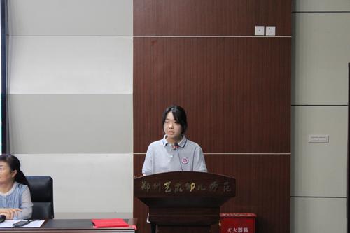 3.获奖学生代表牛莉漩发言