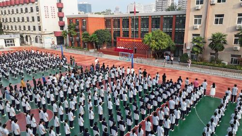 1郑州艺术幼儿师范学校陇海校区举行2024-2025学年秋季运动会开幕仪式