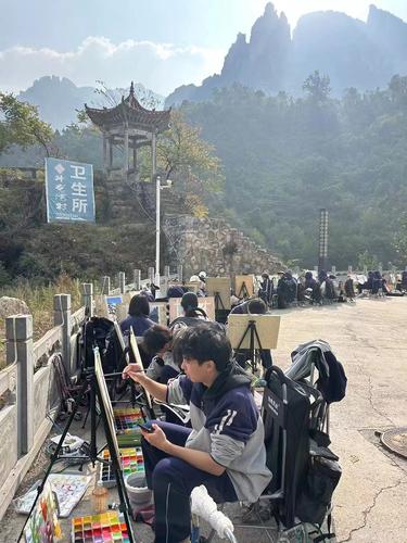 1郑州艺术幼儿师范学校组织开展2024年秋季写生活动