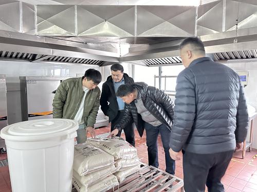 党委副书记、校长马进伟检查航海校区食堂食品安全