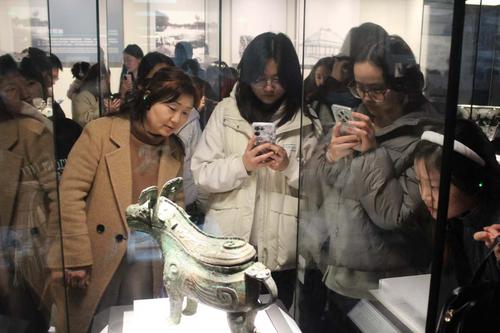 2.到河南博物院研学参观青铜文物jpg