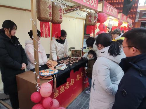 市民对皮雕文创产品很关注