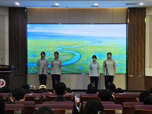 13 24级学前十班中华颂