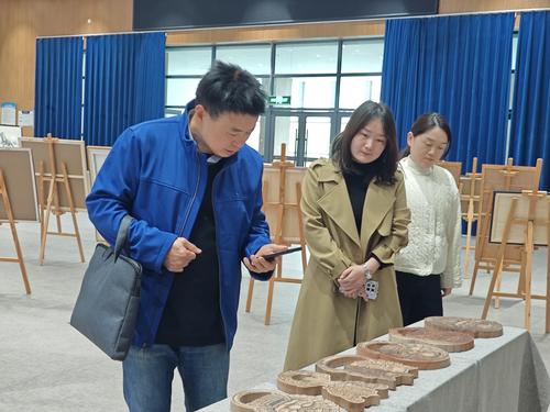 2观摩师生教学实践成果展 2观摩师生教学实践成果展