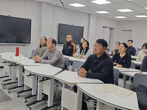 全体党员认真学习