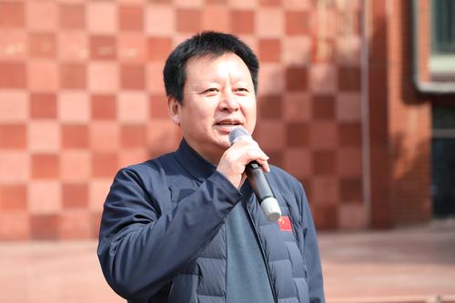 3学校党委书记周卫红宣布活动启动