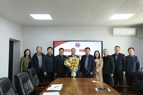 1郑州艺术幼儿师范学校举行退休教师欢送会