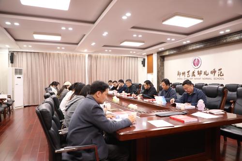 5学校新闻团队认真学习