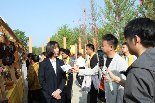 5独特的“黄帝”非遗周边被新闻媒体采访