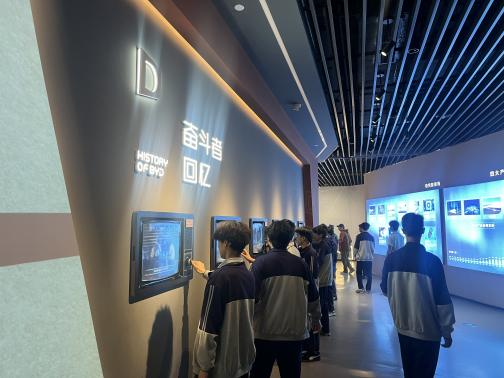 探秘科技智造，点燃匠心梦想 —郑州艺术幼儿师范学校新能源汽车班走进比亚迪迪空间研学实践