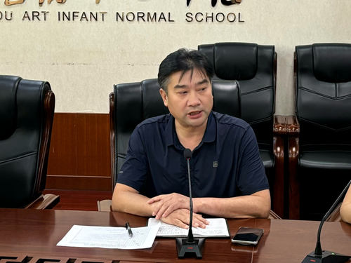 1郑州艺术幼儿师范学校副校长谢涛明确会议主旨