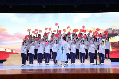 4 2025级学前4班演唱《我和我的祖国》