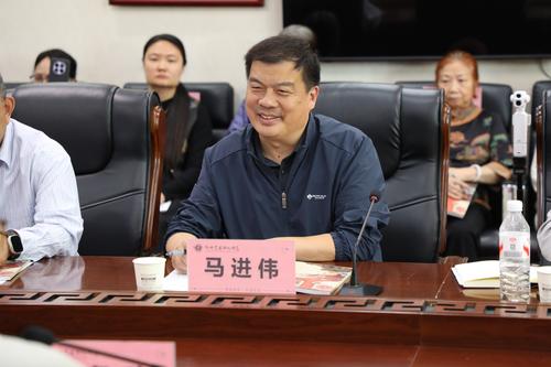 6郑州艺术幼儿师范学校党委副书记、校长马进伟总结发言