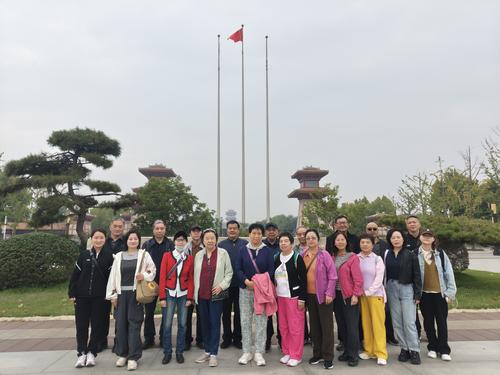 3郑州园博园合影留念